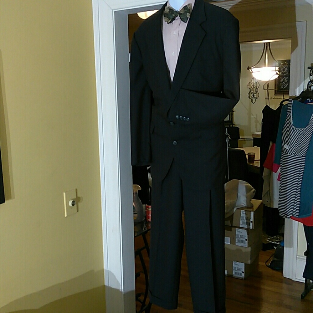 Corbini mens navy 2pc Suit